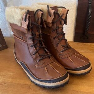 Merrell Brown Leather Boots with Fur Trim
